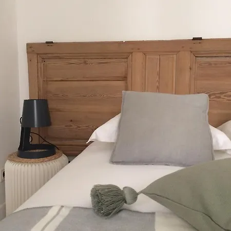 Tour Du Pin Apartment
