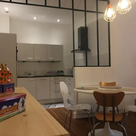 Tour Du Pin Apartment